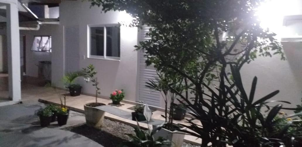 Apartamento Pousada Casa Verde - Quartos Individuais - Smart Tv 32 - E Banheiro Privativo Itajaí Exterior foto